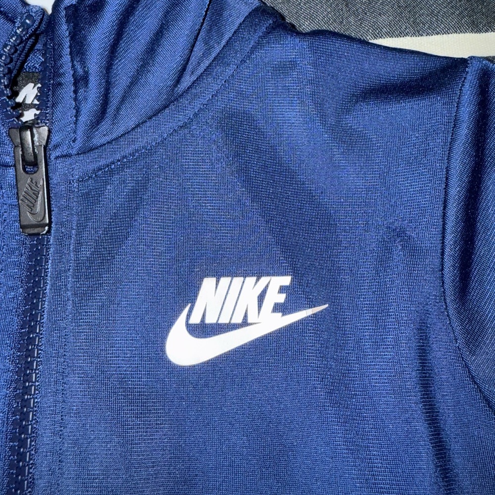 Nike Set with Color blocking - Picture 4 of 8
